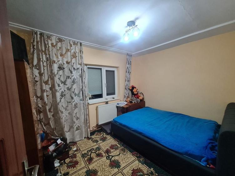 Apartament cu 4 camere decomandat, mobilat în Central