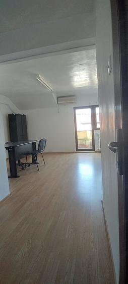 Casă cu 4 camere cu Teren 380 Mp în Central