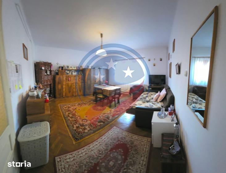 Casă cu 4 camere cu Teren 1634 Mp în Central
