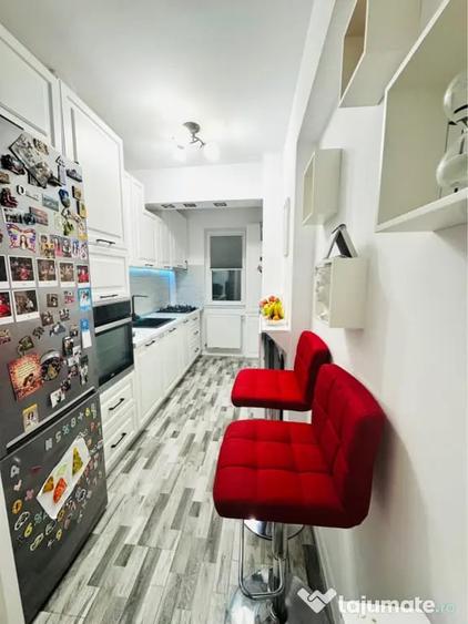 Apartament cu 2 camere decomandat în 1 Decembrie