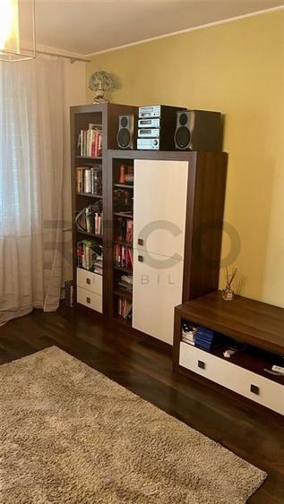 Apartament cu 4 camere decomandat în Dacia