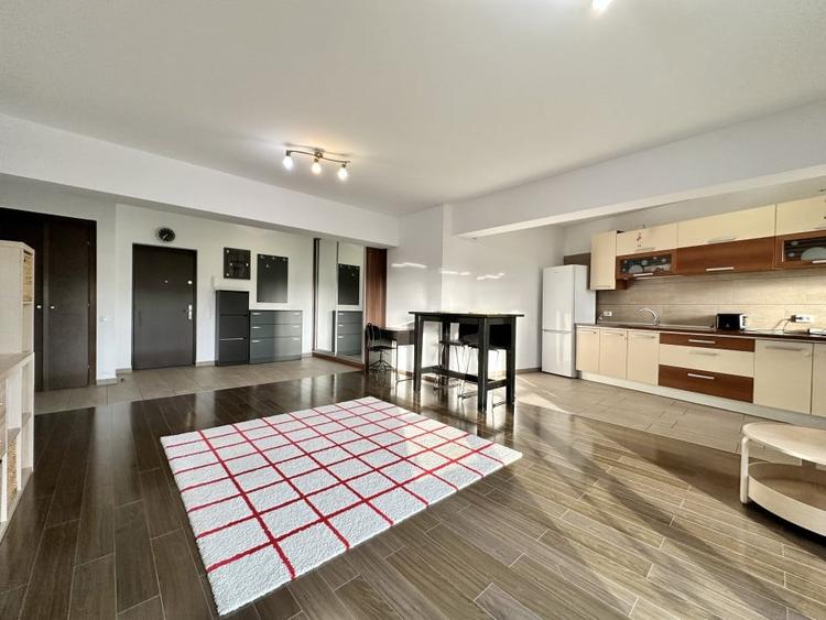 Apartament cu 2 camere semidecomandat, mobilat în Plopilor