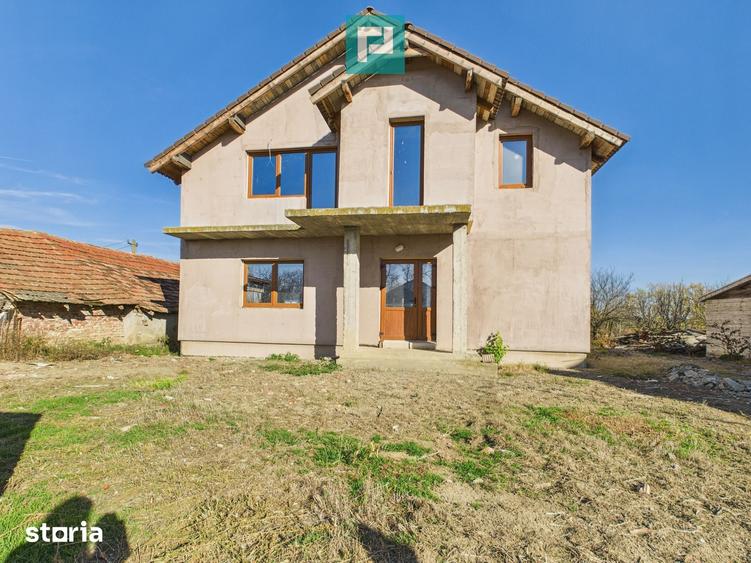 Casă cu 6 camere cu Teren 1800 Mp în Central