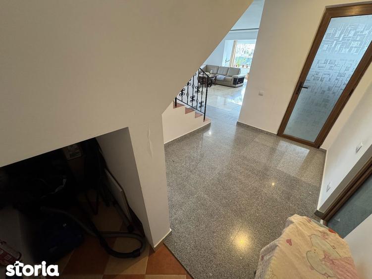 Casă cu 4 camere cu Canalizare în Sud