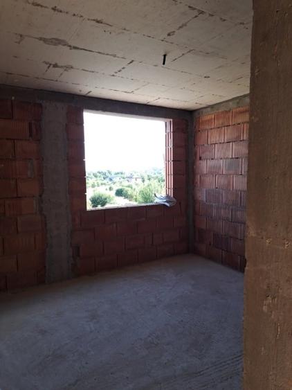 Casă individuală cu 5 camere cu Teren 300 Mp în Central