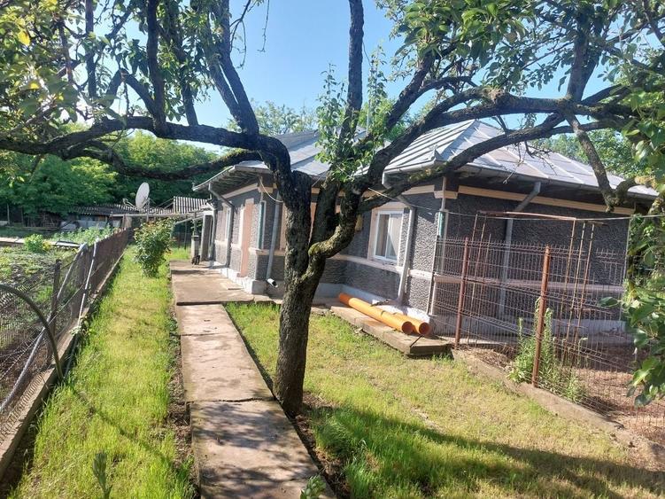 Casă cu 4 camere în Movila