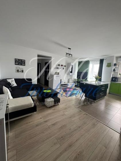 Apartament cu 3 camere semidecomandat, mobilat în Florești
