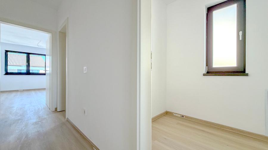 Duplex cu 3 camere cu Canalizare în Sânpetru
