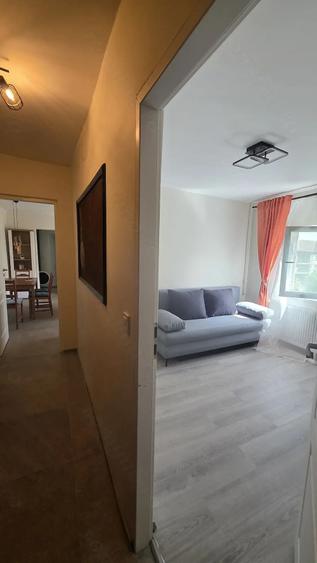 Apartament cu 3 camere decomandat, mobilat în Buziașului