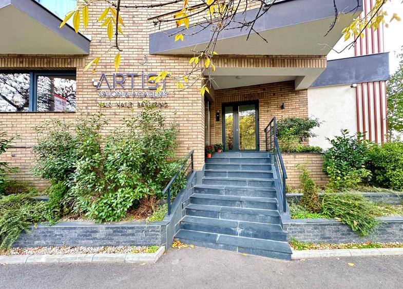 Apartament cu 3 camere semidecomandat, mobilat în Herăstrău