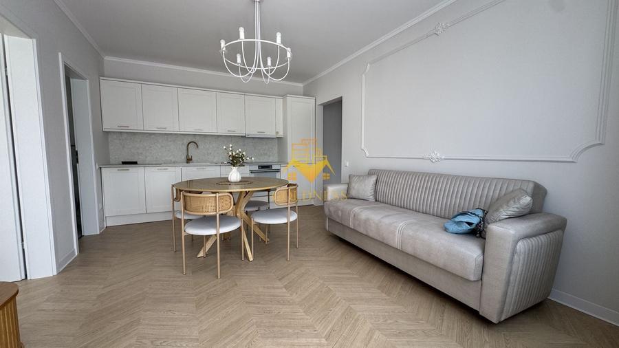 Apartament cu 3 camere semidecomandat, mobilat în Florești