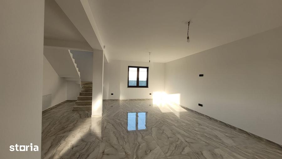 Casă cu 4 camere cu Teren 1000 Mp în Odoreu