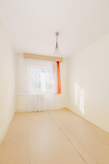 Apartament cu 3 camere semidecomandat, mobilat în Tomis III