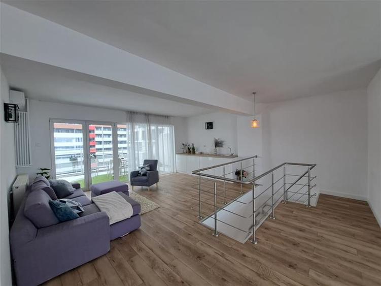 Apartament cu 5 camere decomandat, mobilat în Bună Ziua