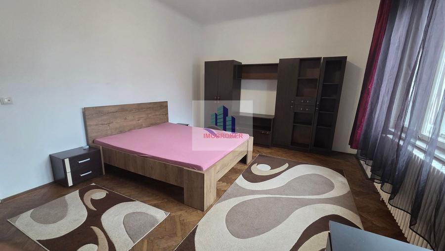 Casă cu 3 camere cu Canalizare în Central