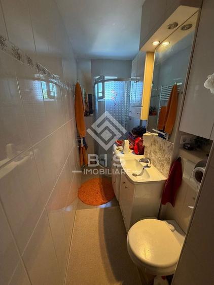 Apartament cu 3 camere semidecomandat în Decebal
