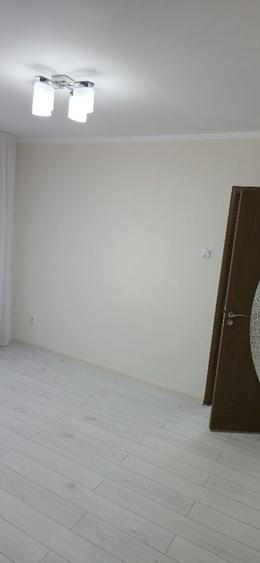 Apartament cu 3 camere semidecomandat în Sântandrei