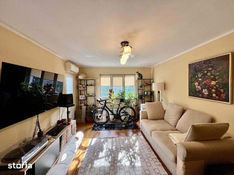 Apartament cu 3 camere decomandat în Est