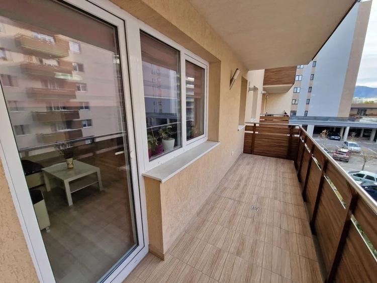 Apartament cu 2 camere decomandat, mobilat în Tractorul