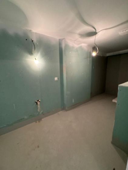 Apartament cu 5 camere semidecomandat în Polonă
