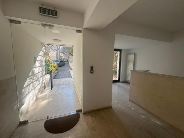 Apartament cu 5 camere decomandat în Grădina Icoanei