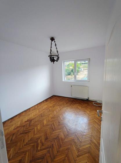 Apartament cu 3 camere în Baciu