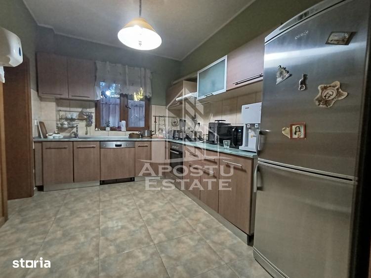 Casă cu 9 camere cu Teren 709 Mp în Blașcovici
