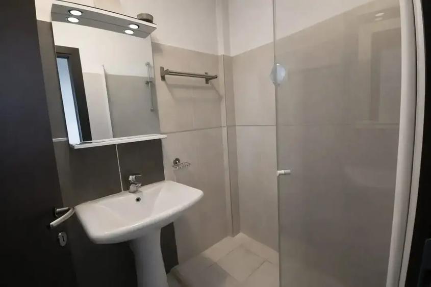 Casă cu 5 camere cu Teren 416 Mp în Central