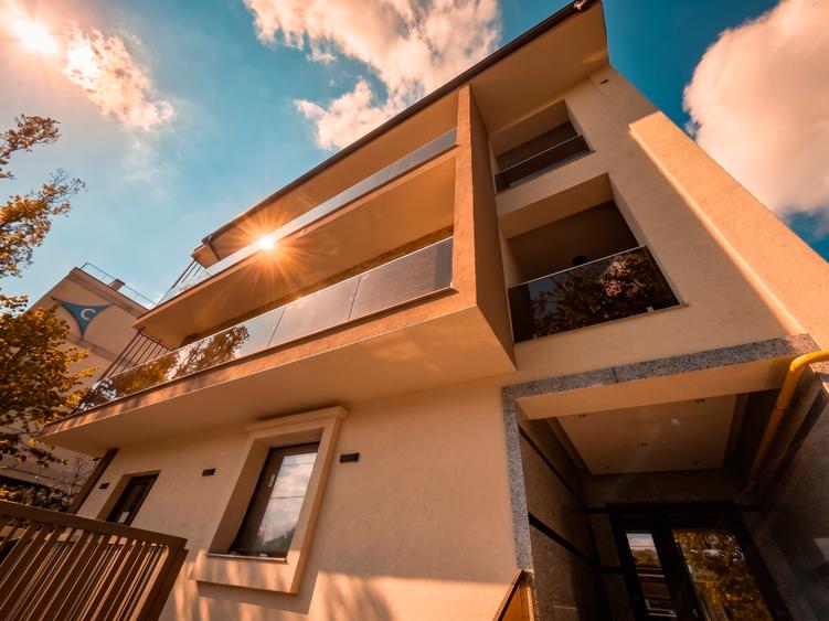 Apartament cu 2 camere decomandat în Pajura