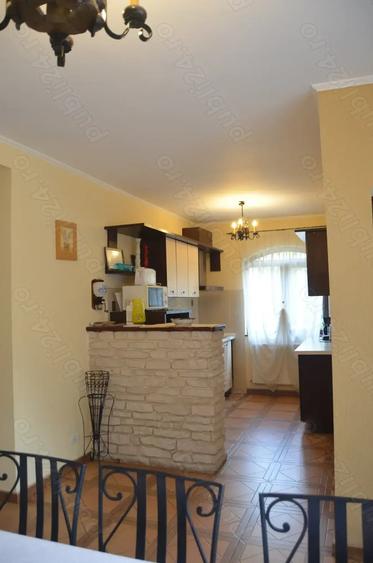 Casă cu 6 camere cu Teren 580 Mp în Valea Alba