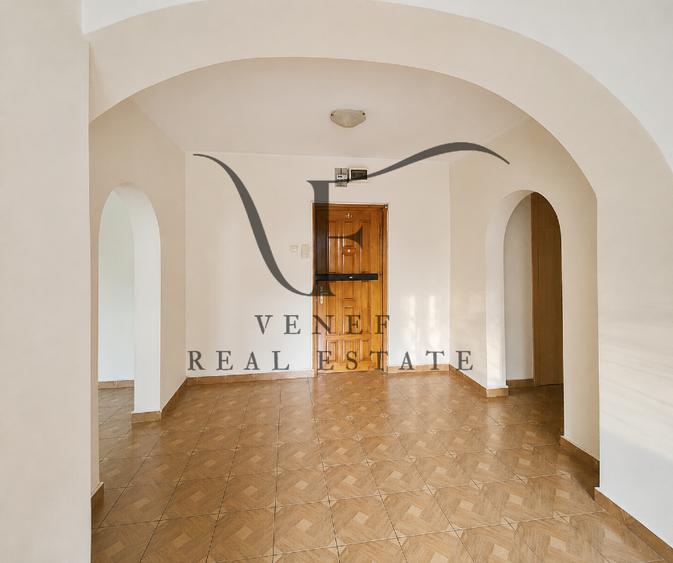 Apartament cu 3 camere semidecomandat în Iancului