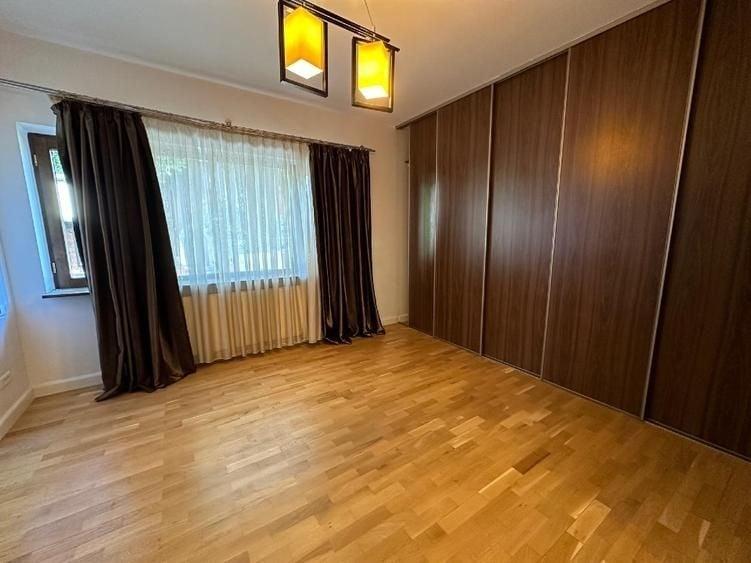 Apartament cu 3 camere decomandat, mobilat în Primăverii