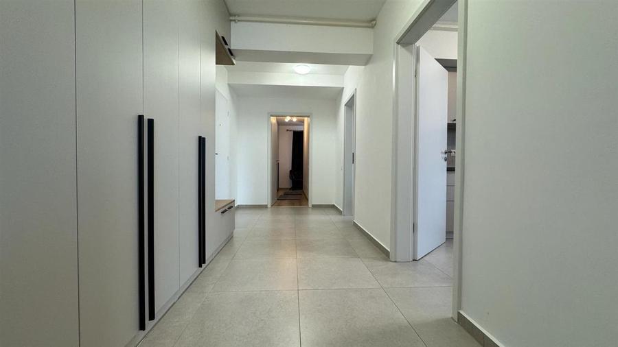 Apartament cu 2 camere decomandat, mobilat în Tractorul