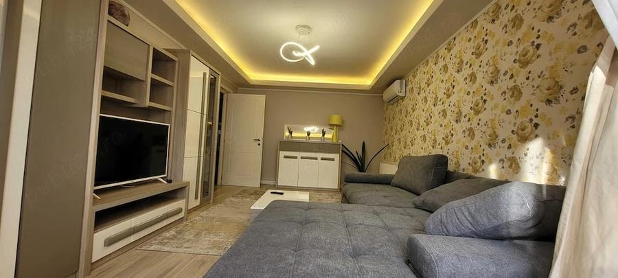 Apartament cu 3 camere decomandat în Traian
