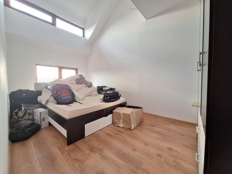 Apartament cu 3 camere semidecomandat, mobilat în Girocului