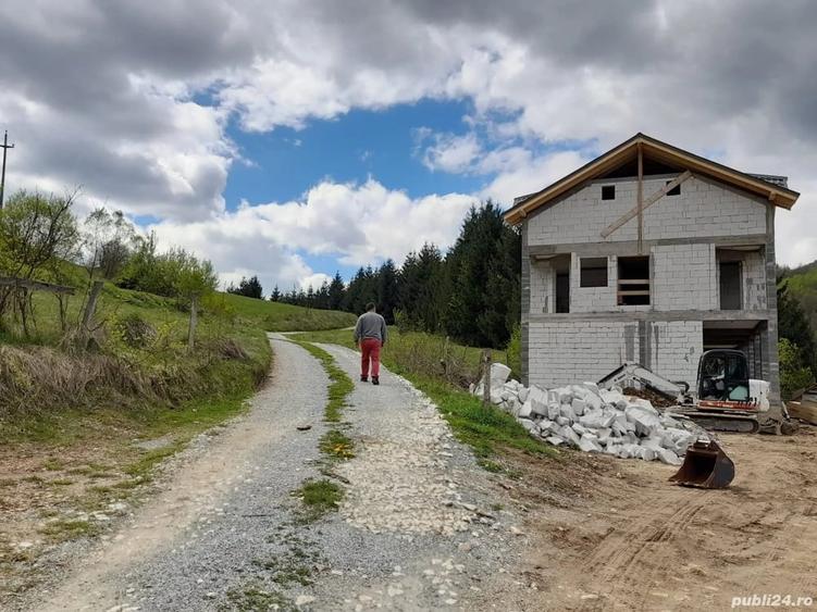 Teren de 950 mp, în Vidra