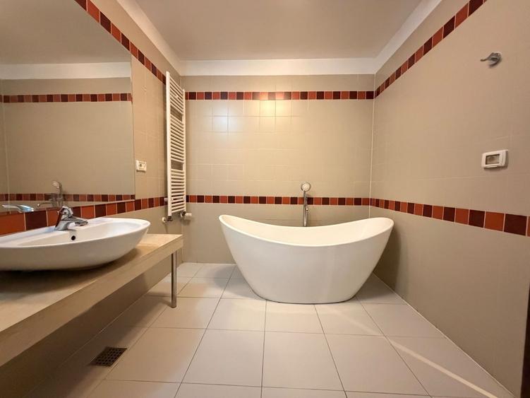 Apartament cu 3 camere în Șoseaua Nordului