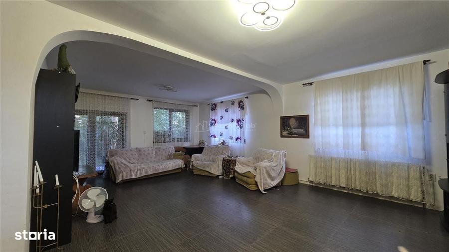 Casă cu 4 camere în Albești