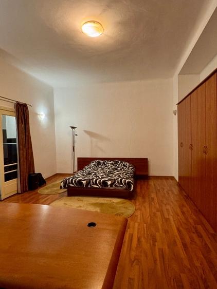 Apartament cu 2 camere semidecomandat, mobilat în Universitate
