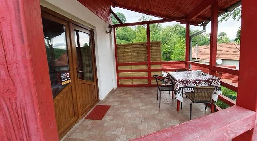 Casă cu 7 camere cu Teren 250 Mp în Central