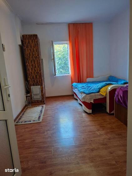 Casă cu 5 camere cu Teren 1133 Mp în Pecineaga