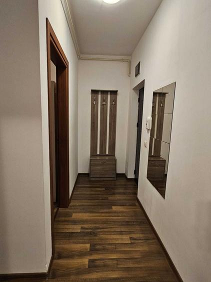 Apartament cu 2 camere semidecomandat în Roșu