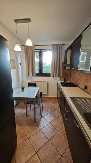 Apartament cu 3 camere decomandat în Titan