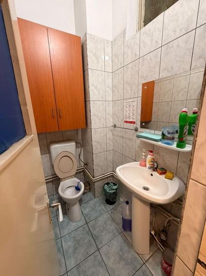 Spațiu comercial, de 60 mp, în Universitate
