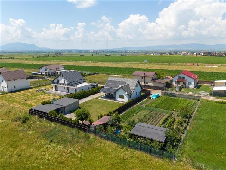 Casă individuală cu 4 camere cu Garaj în Bod