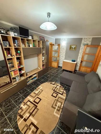 Apartament cu 3 camere semidecomandat în Central
