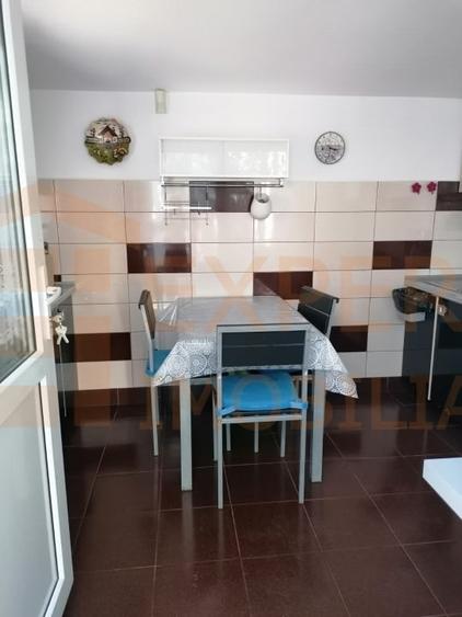 Casă individuală cu 6 camere cu Canalizare în Oituz