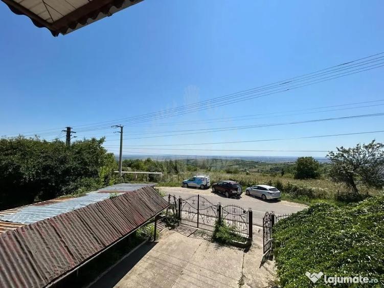 Casă cu 9 camere cu Teren 512 Mp în Boldești