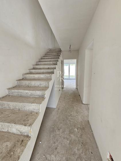 Duplex cu 4 camere cu Canalizare în Florești