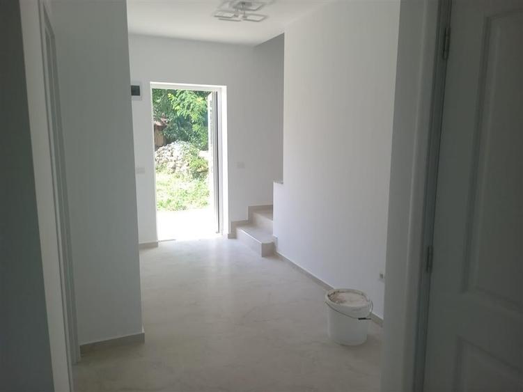 Casă individuală cu 4 camere cu Teren 500 Mp în Central